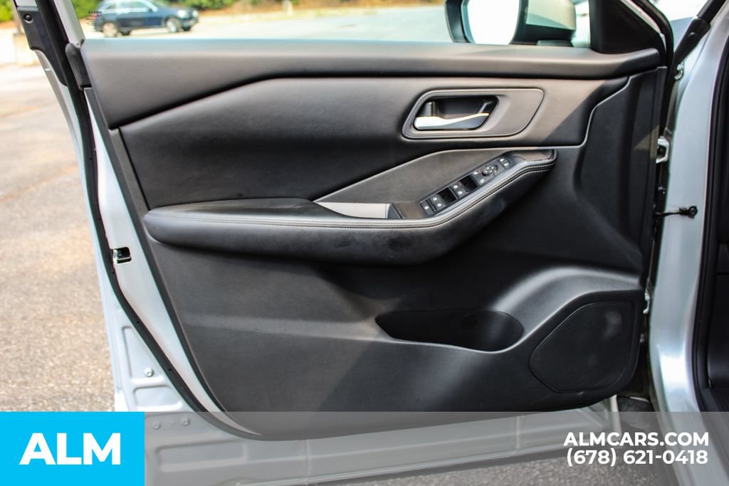 Used 2025 Nissan Rogue SV FWD image 37
