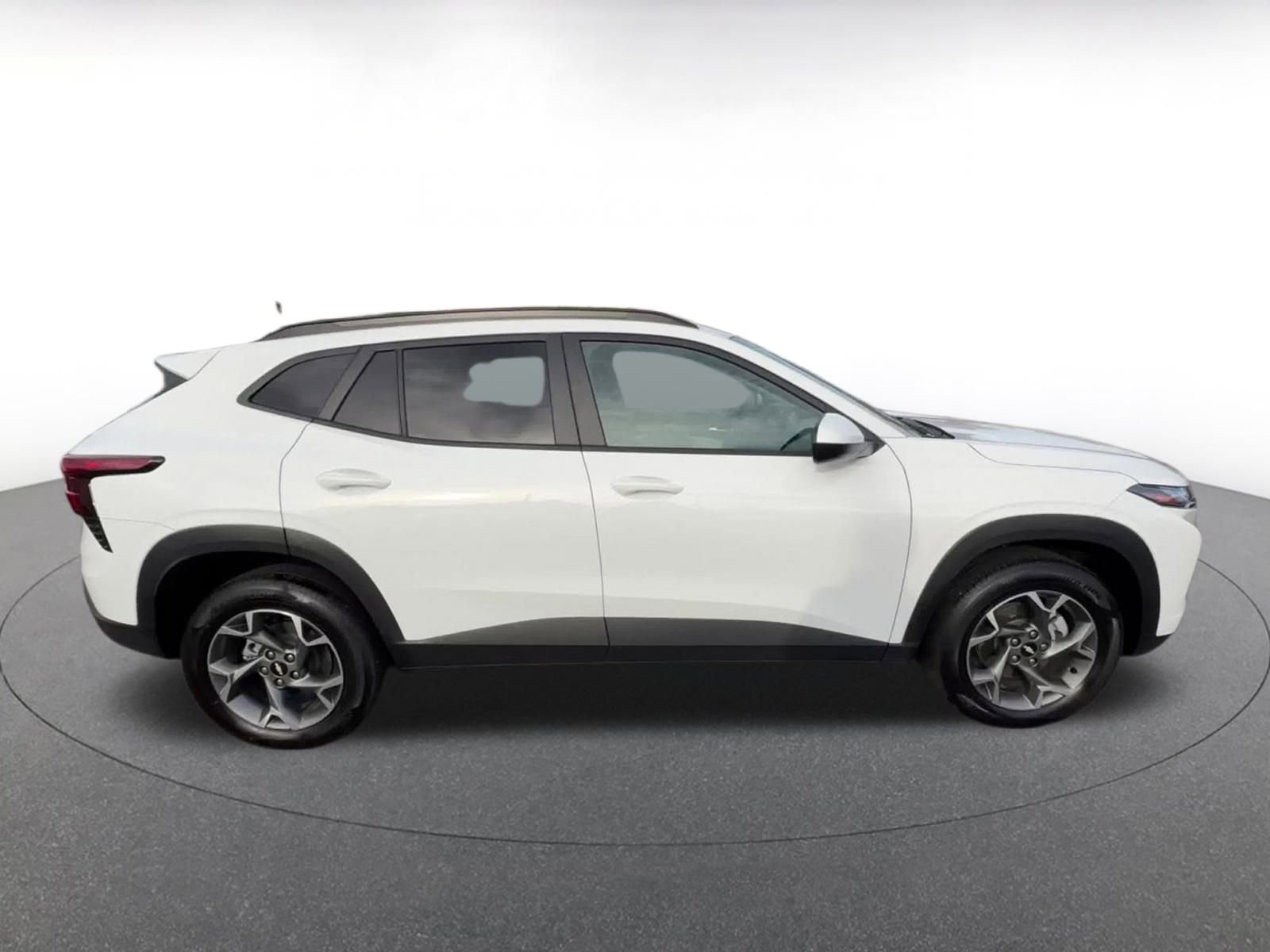 Used 2025 Chevrolet Trax LT image 16