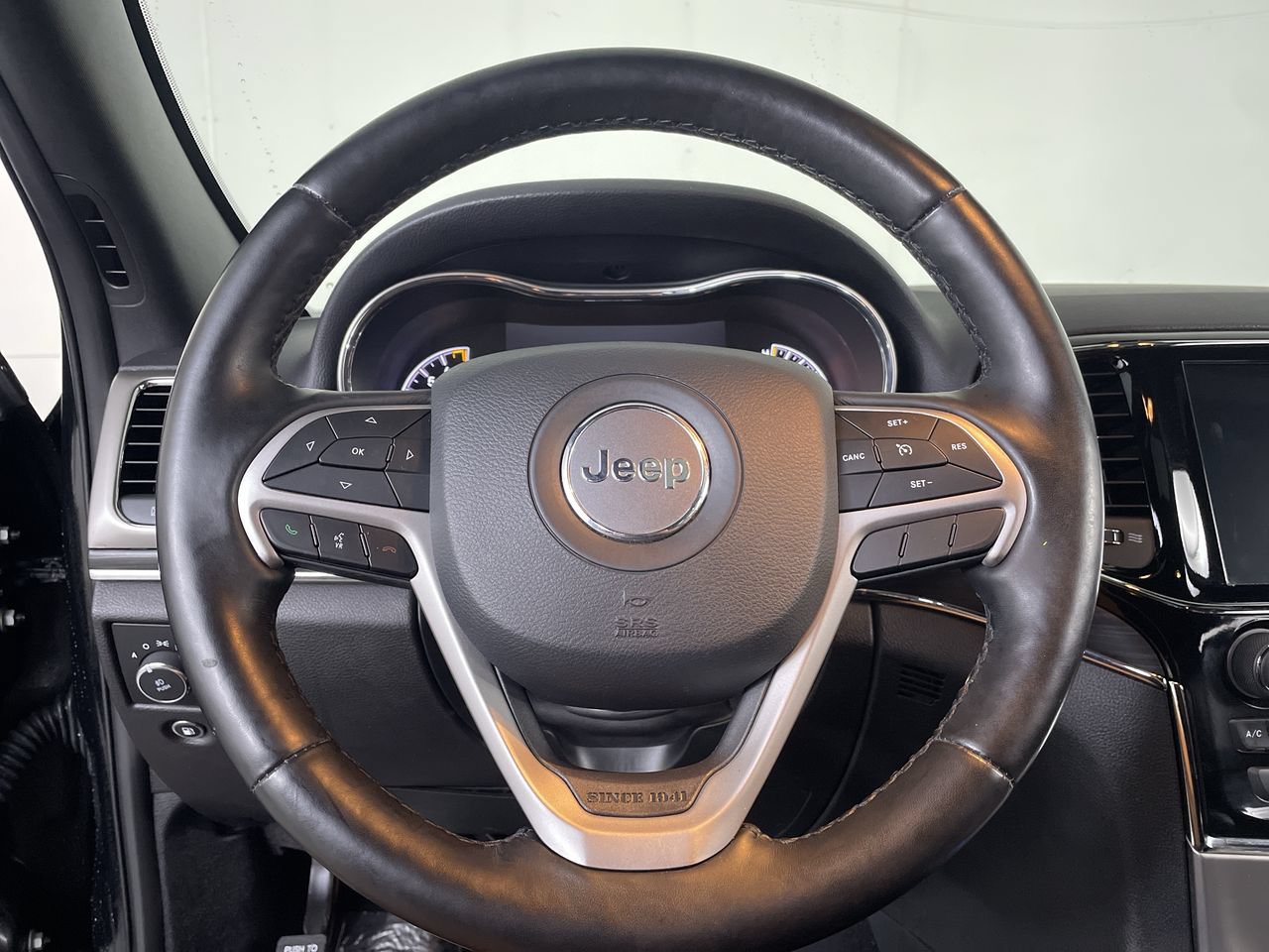 Used 2020 Jeep Grand Cherokee Limited AWD/4WD image 13