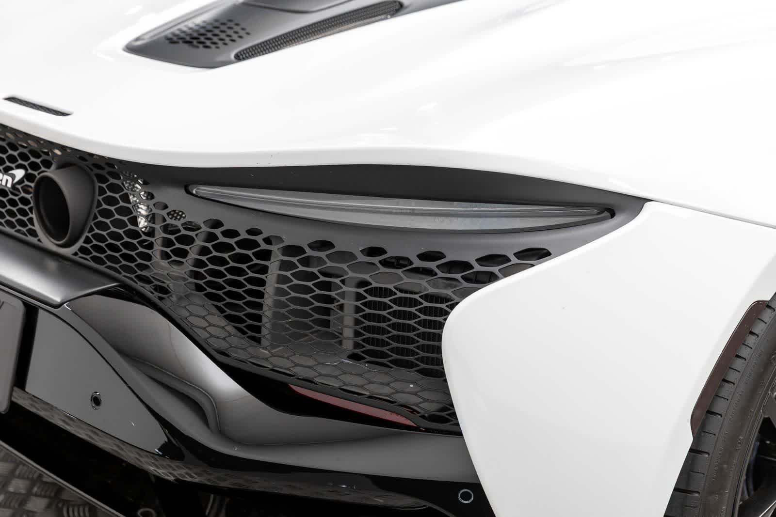 Used 2023 McLaren Artura RWD image 39