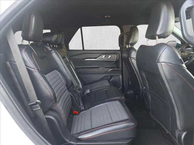 Used 2025 Ford Explorer ST-Line w/ ST-Line Street Pack image 17