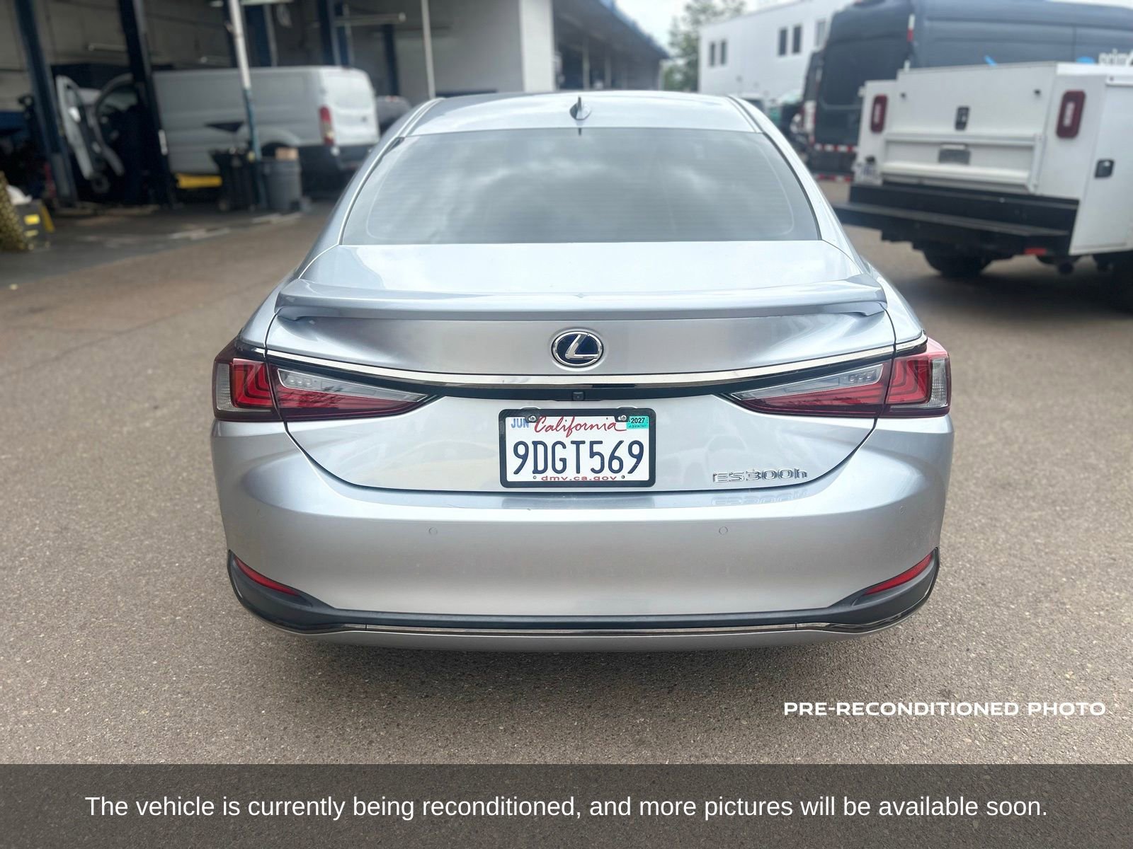 Used 2022 Lexus ES 300h F Sport w/ Accessory Package 2 FWD image 9