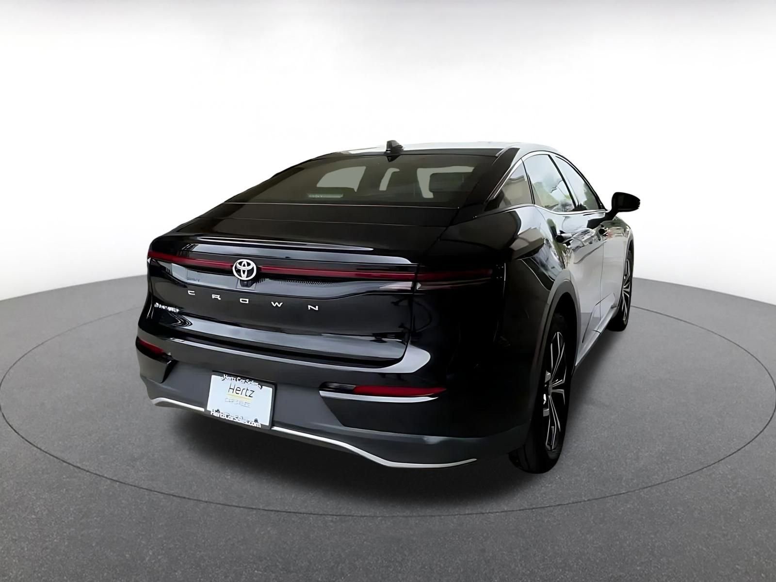 Used 2025 Toyota Crown XLE image 14