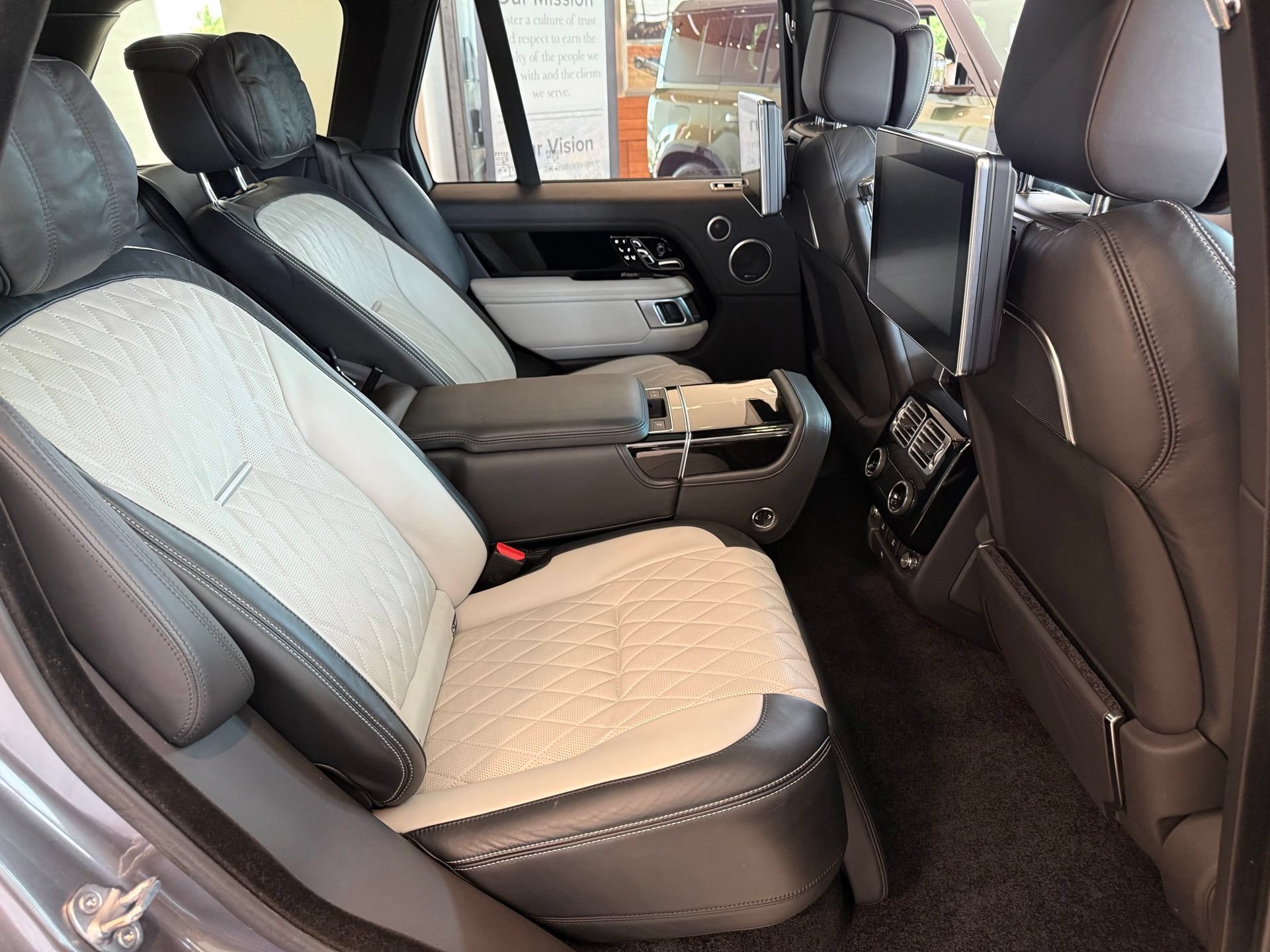 Used 2018 Land Rover Range Rover SV Autobiography Dynamic AWD/4WD image 31