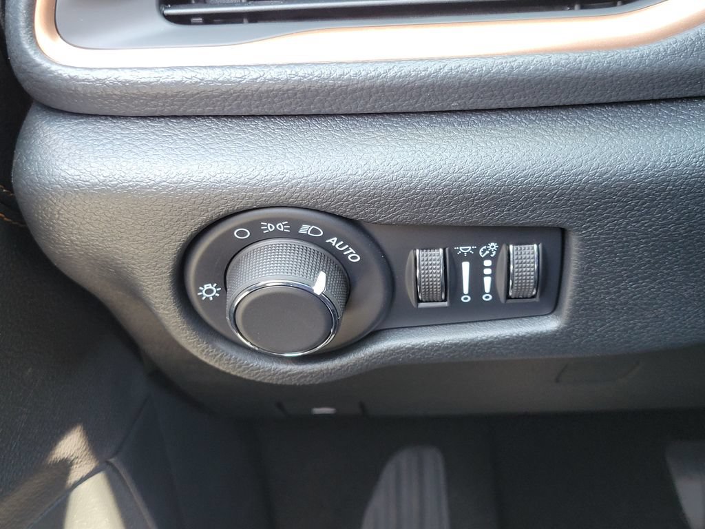 New 2027 Chrysler Pacifica Pinnacle w/ Theater Group AWD/4WD image 12