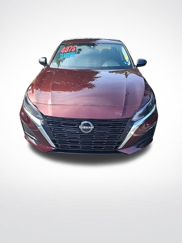 Used 2025 Nissan Altima 2.5 SV FWD image 2