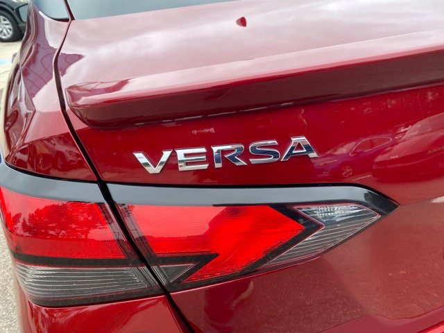 Used 2025 Nissan Versa SR FWD image 26