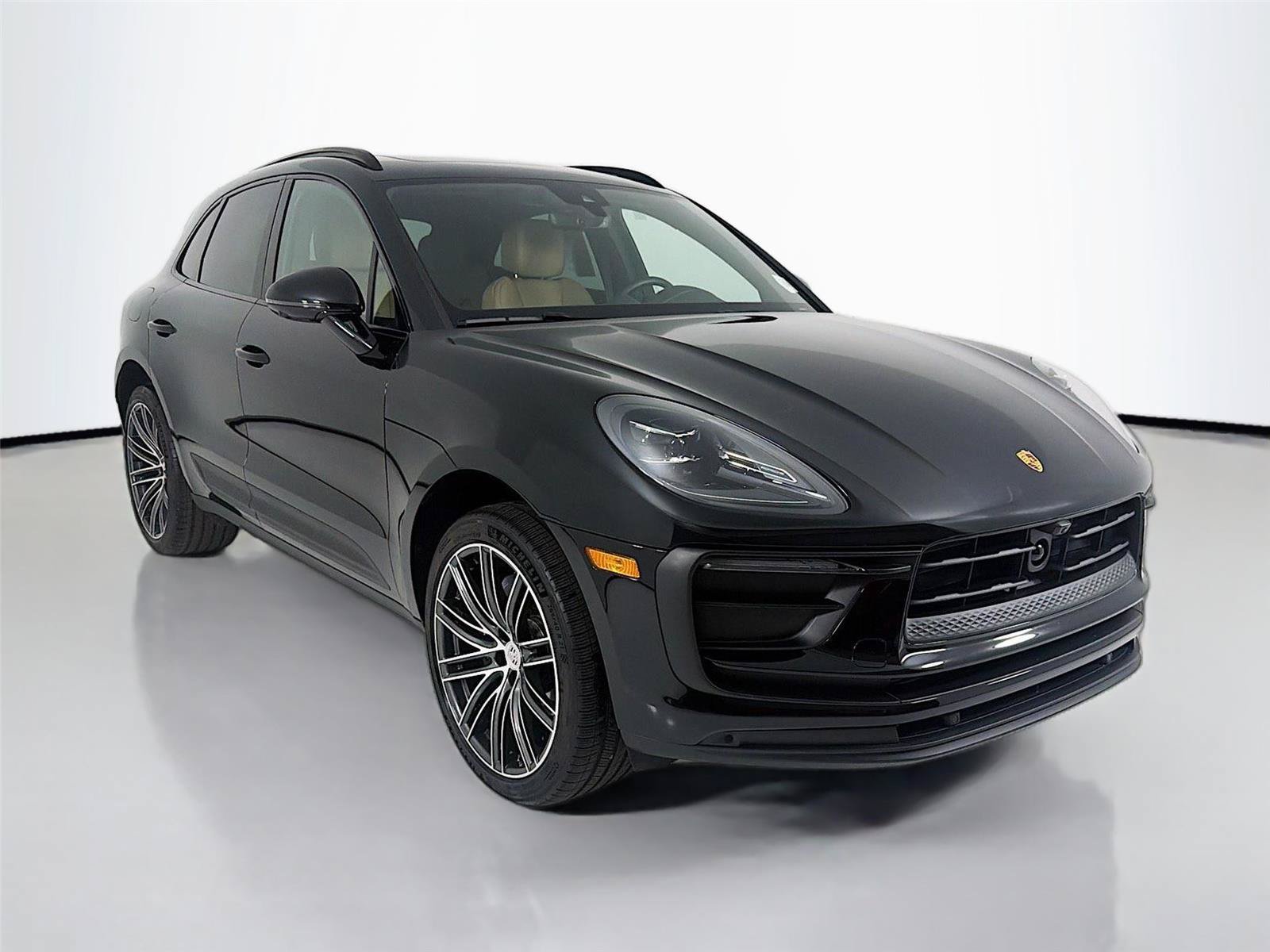 Certified 2026 Porsche Macan AWD/4WD image 30