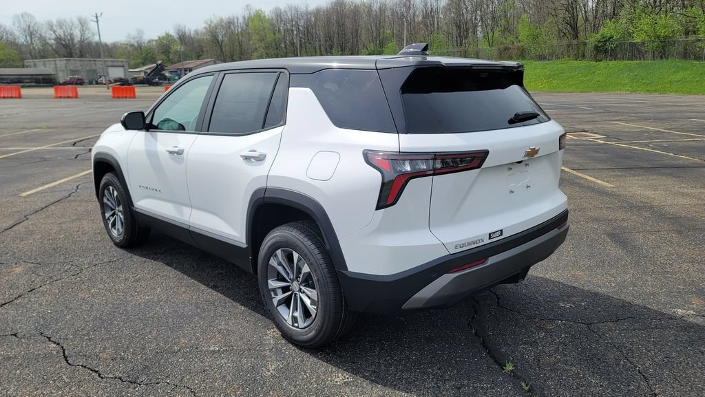 New 2026 Chevrolet Equinox LT w/ Convenience Package II FWD image 9