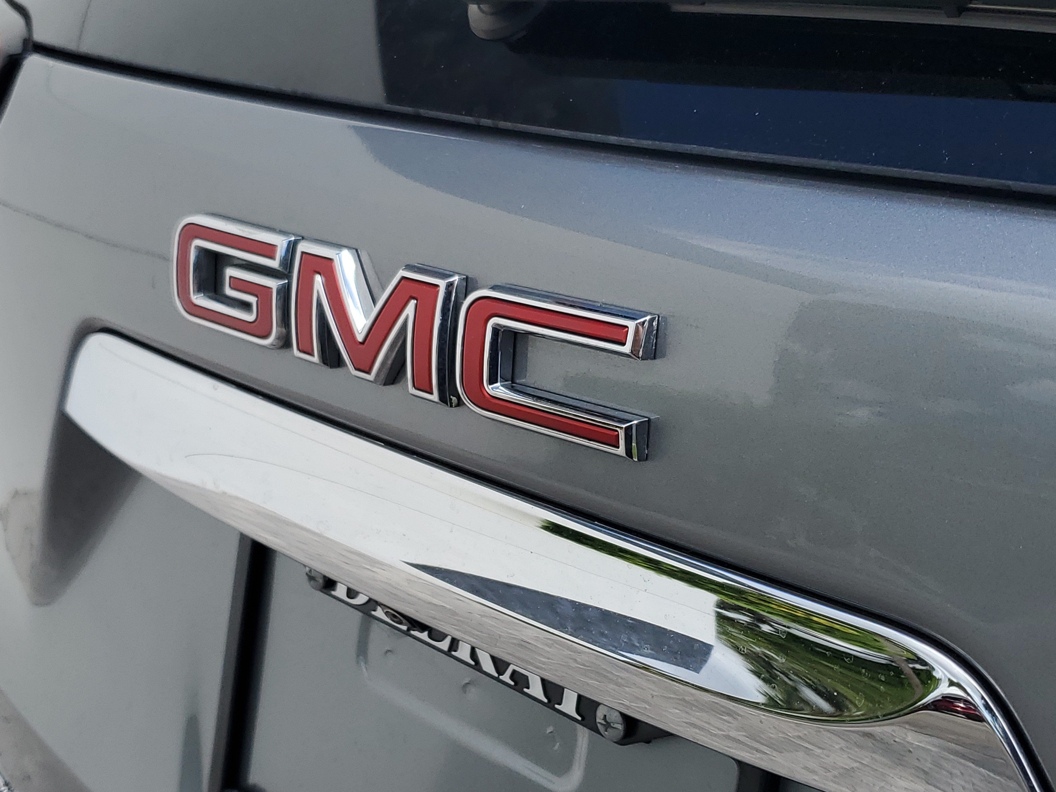 Used 2024 GMC Terrain Denali w/ Denali Premium Package AWD/4WD image 8