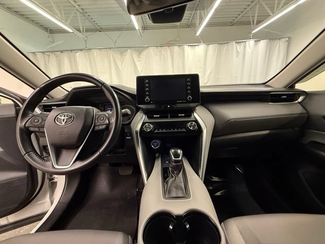 Certified 2021 Toyota Venza LE w/ Carpet Mat Package (TMS) AWD/4WD image 18