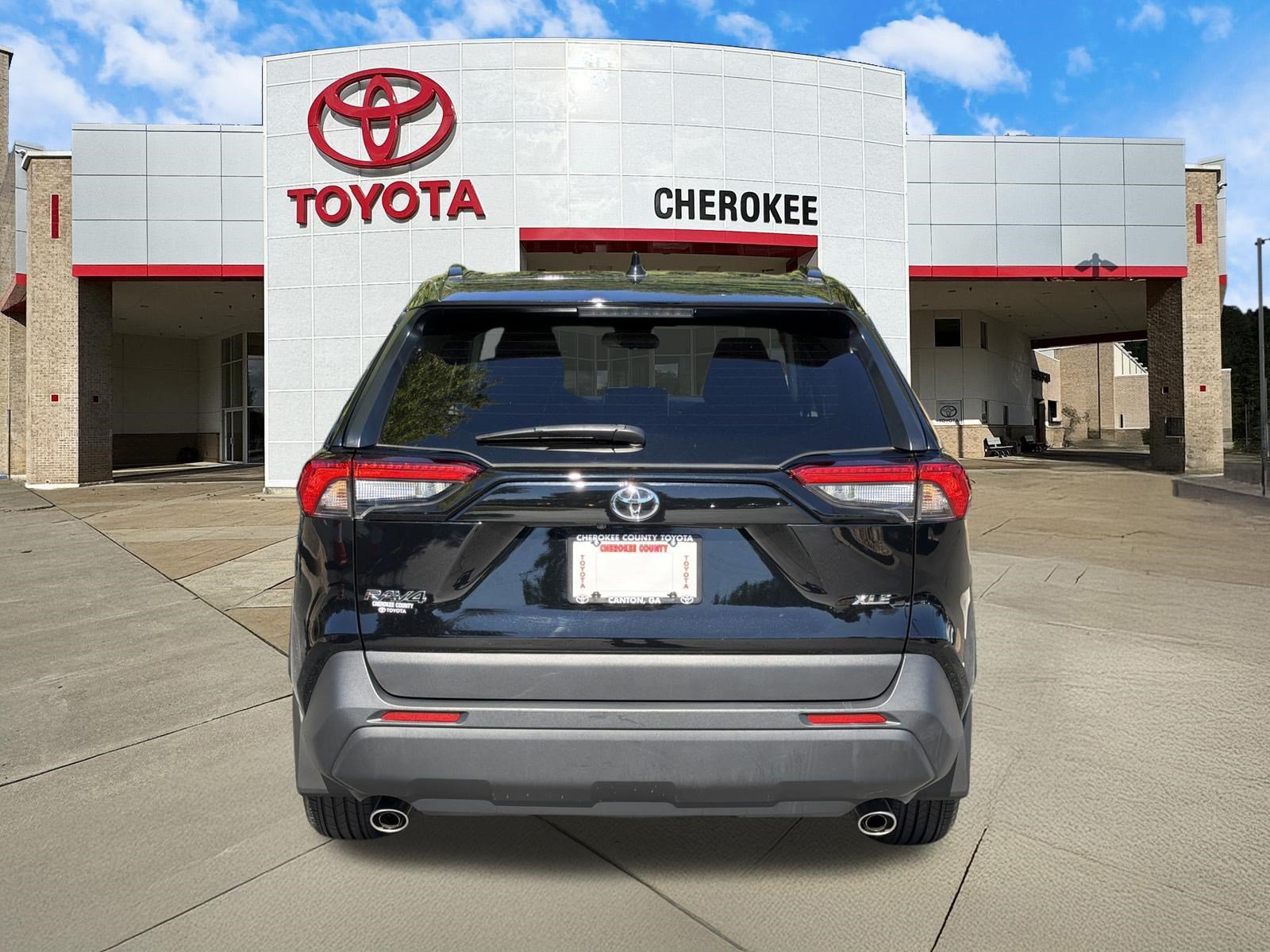 Used 2025 Toyota RAV4 XLE w/ Convenience Package FWD image 6