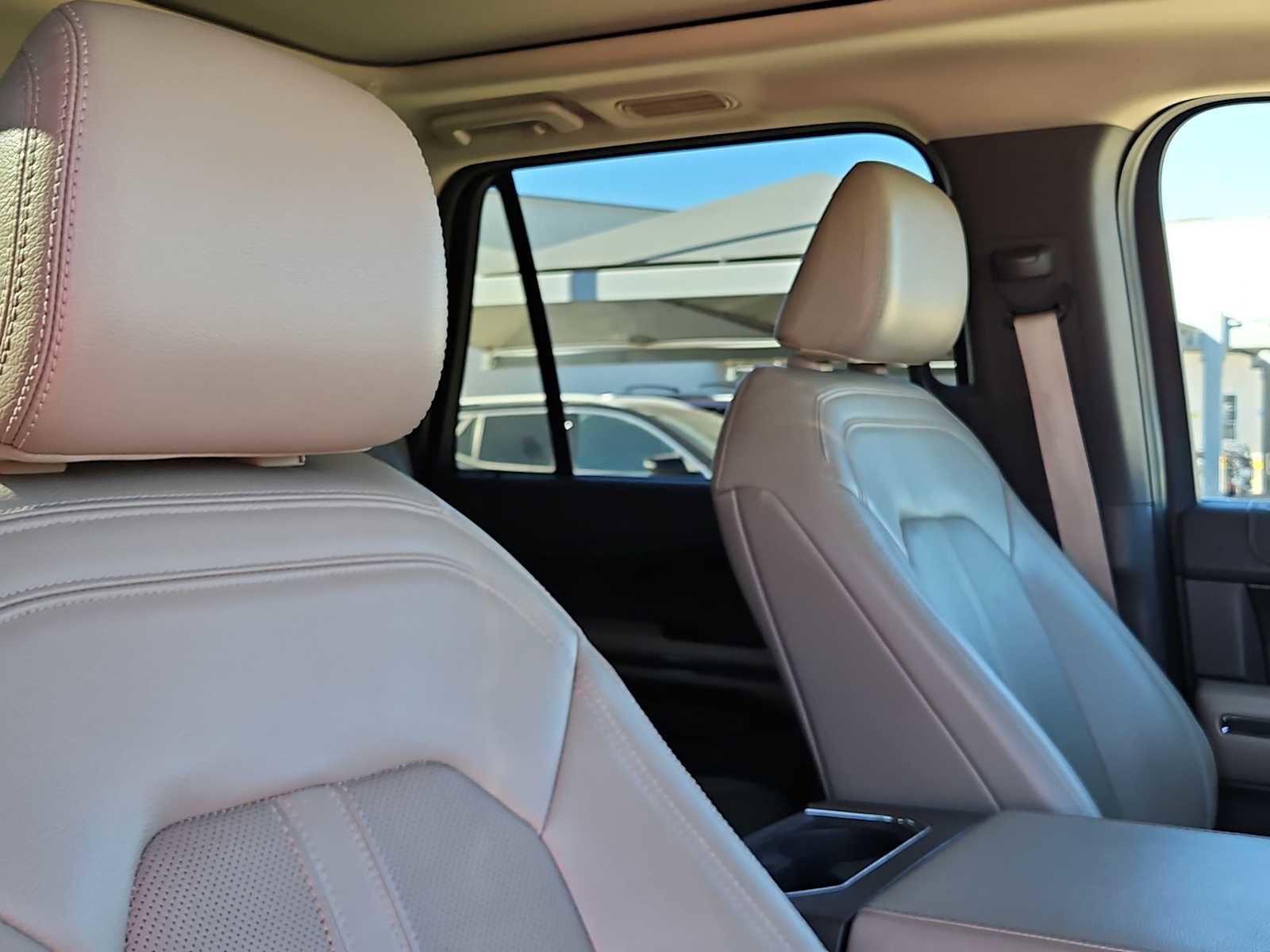 Used 2021 Ford Expedition Limited image 18