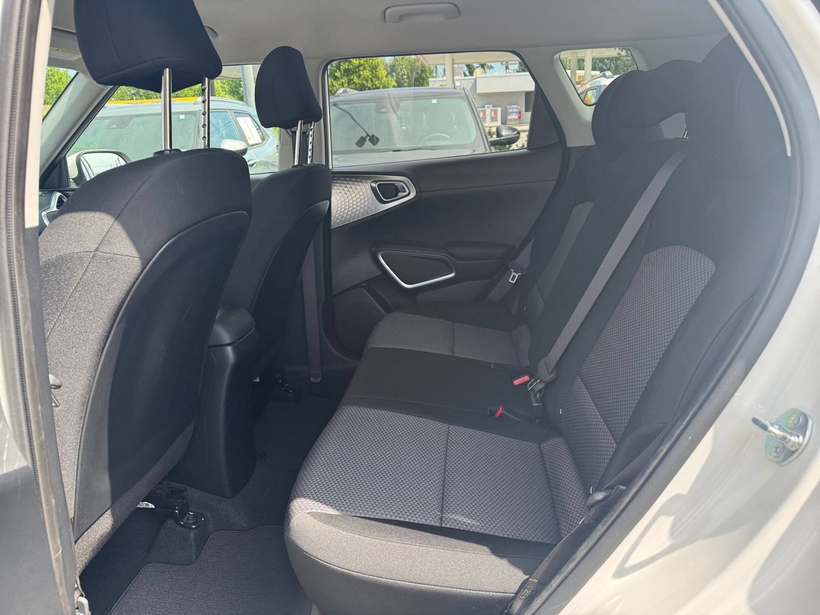 Used 2025 Kia Soul LX w/ LX Technology Package FWD image 23
