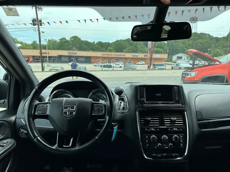 Used 2019 Dodge Grand Caravan SE FWD image 13