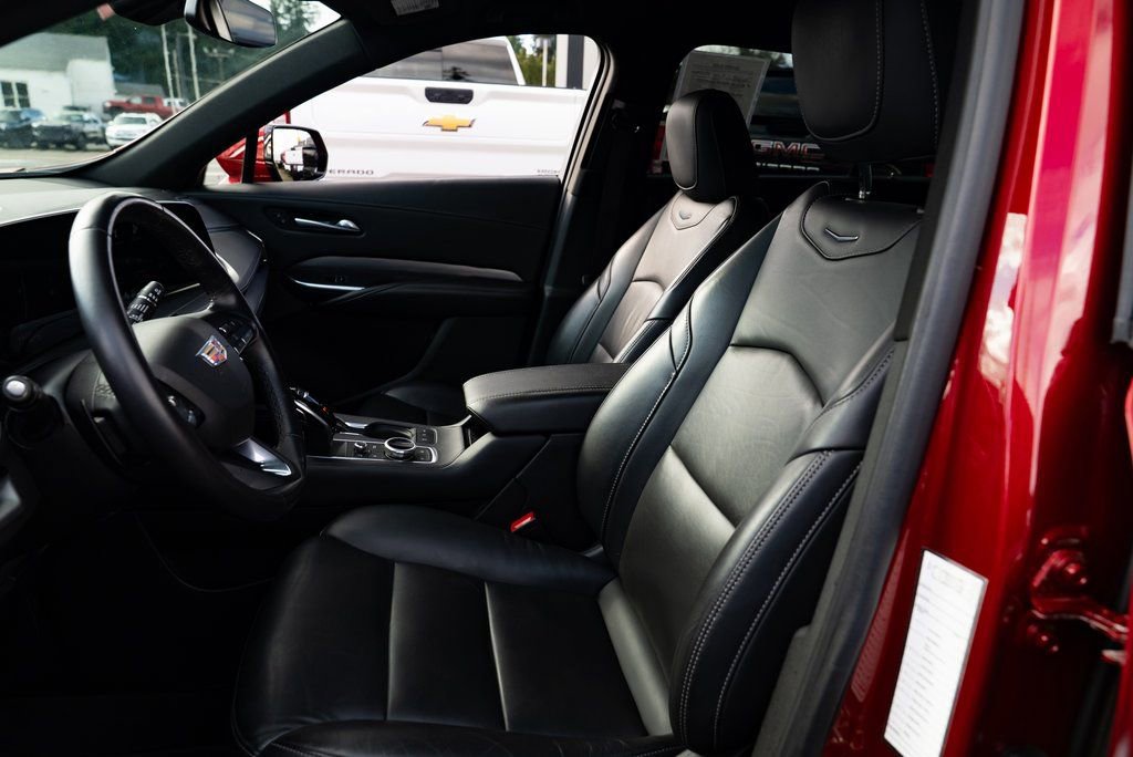 Used 2023 Cadillac XT4 Premium Luxury image 17