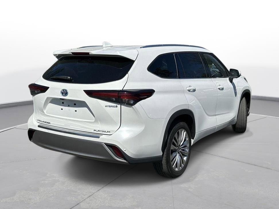 Used 2024 Toyota Highlander Platinum image 7