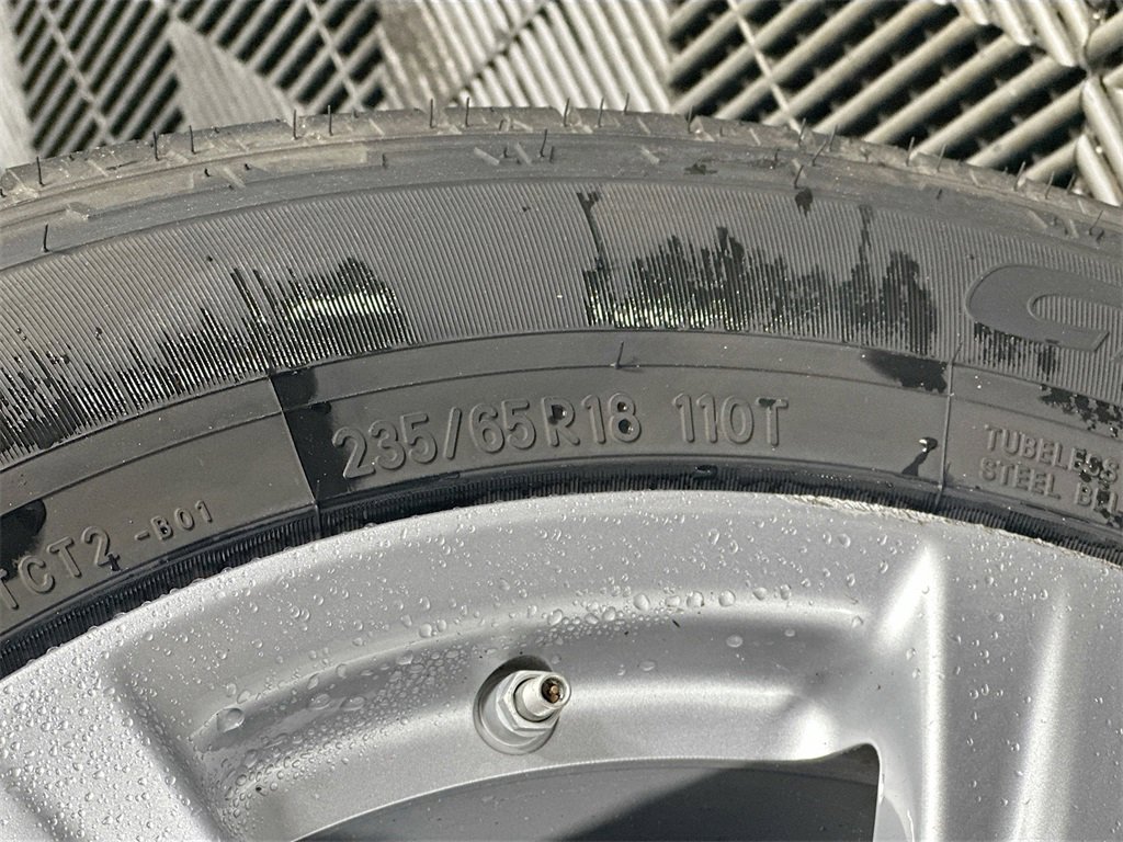 Used 2022 Toyota Highlander LE image 32