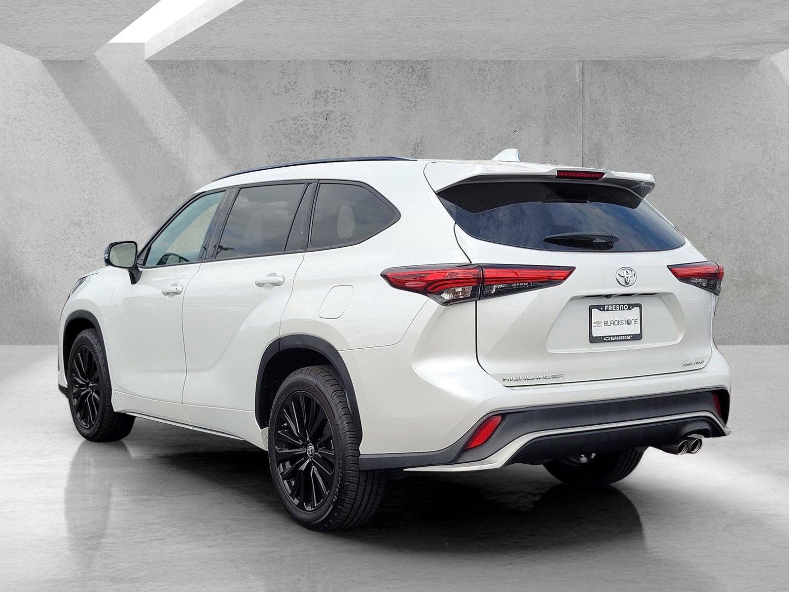 Used 2023 Toyota Highlander XSE AWD/4WD image 6