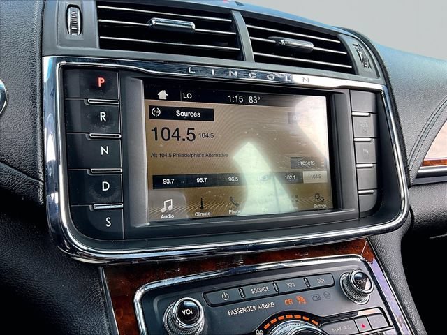 Used 2018 Lincoln Continental Select w/ Continental Climate Package AWD/4WD image 19