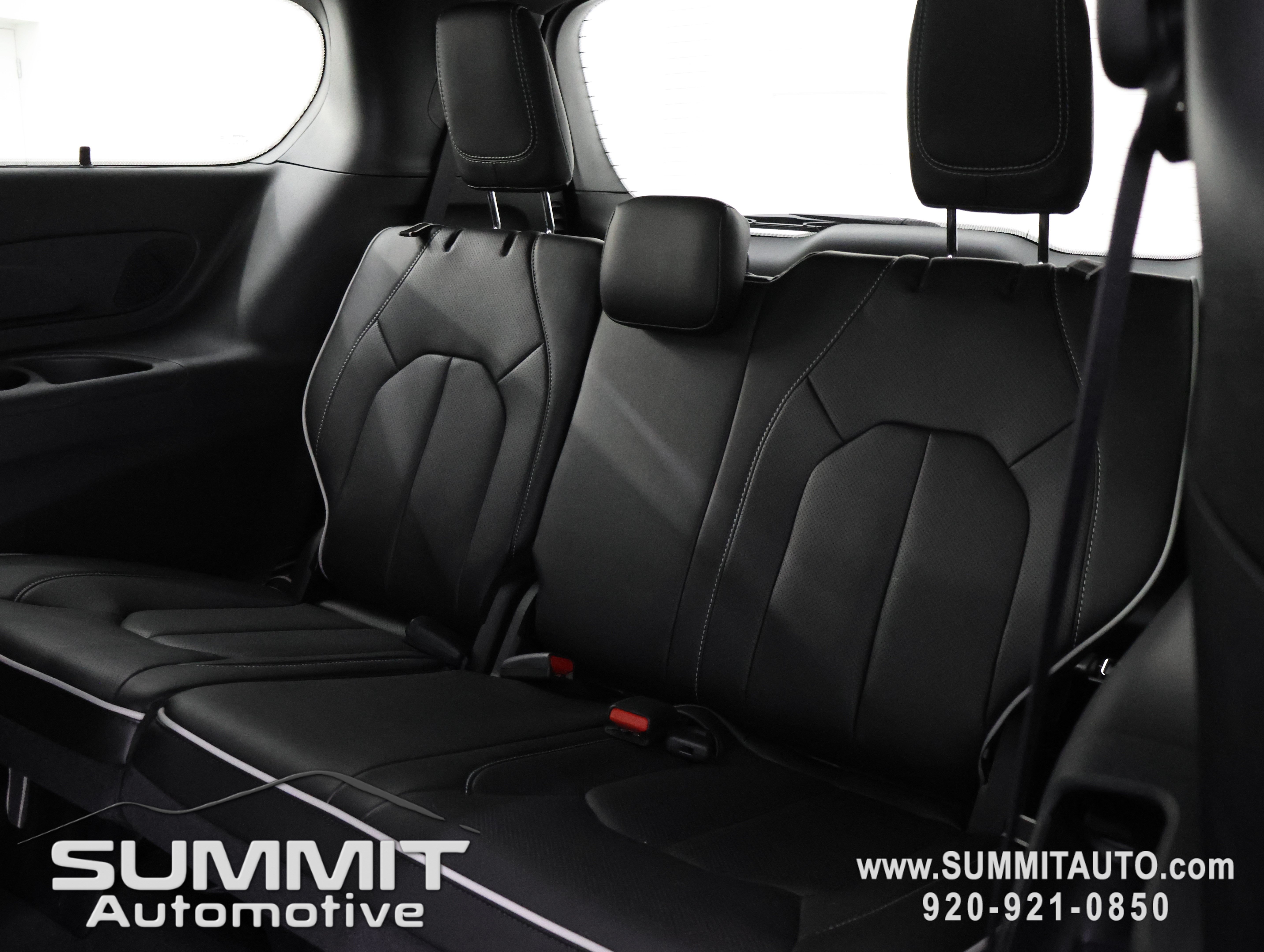 New 2027 Chrysler Pacifica Limited AWD/4WD image 10