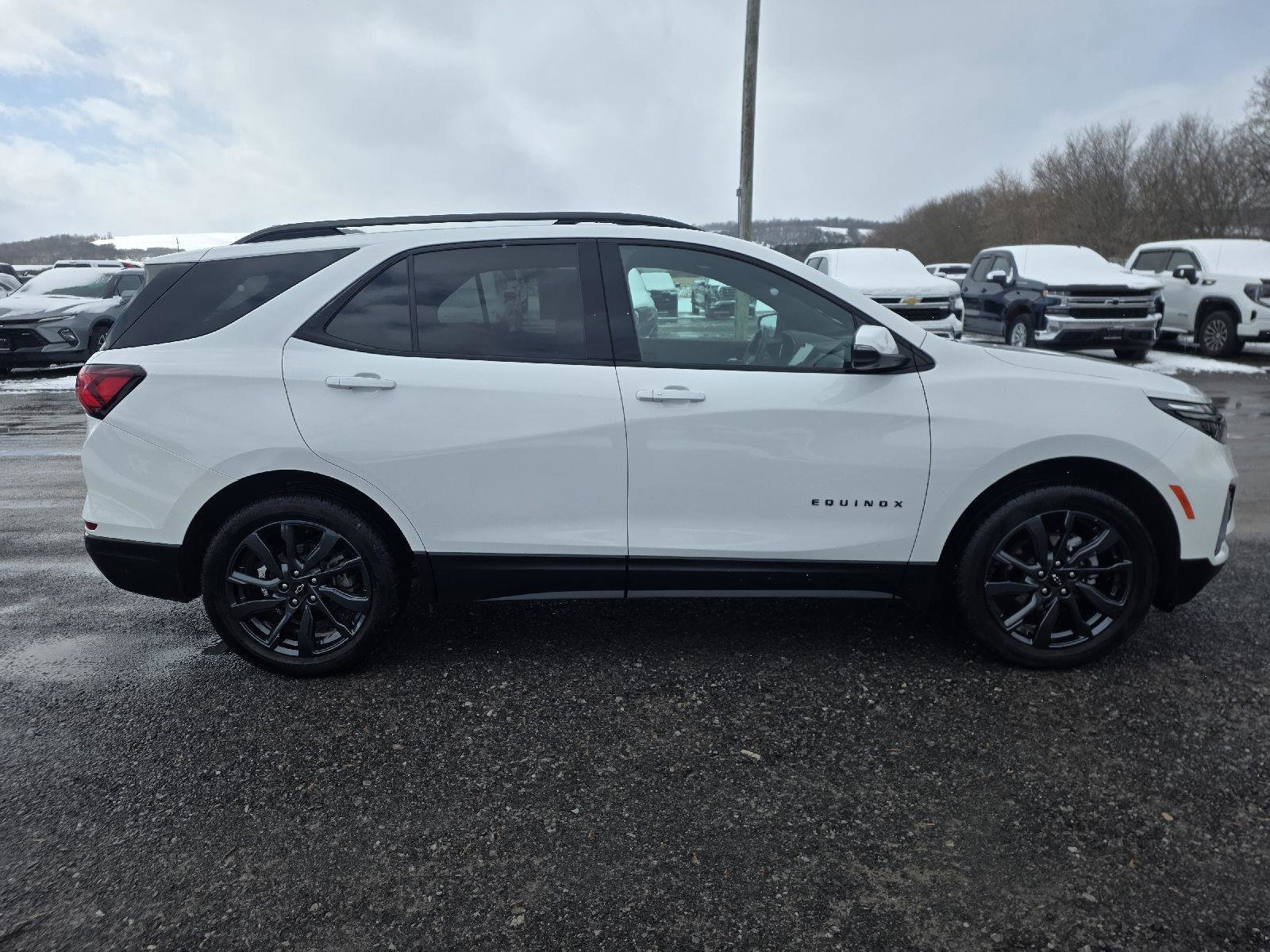 Used 2023 Chevrolet Equinox RS w/ RS Leather Package image 12