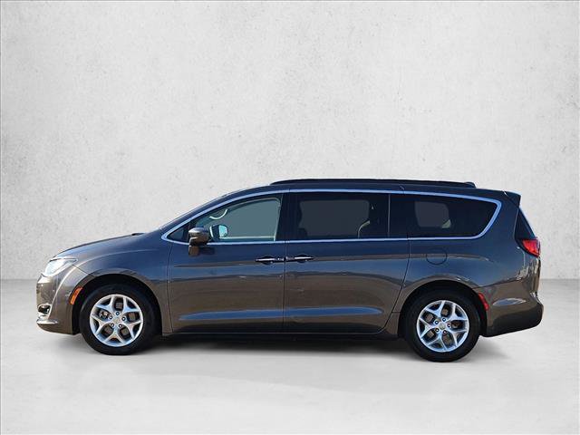 Used 2018 Chrysler Pacifica Touring Plus w/ Tire & Wheel Group FWD image 9