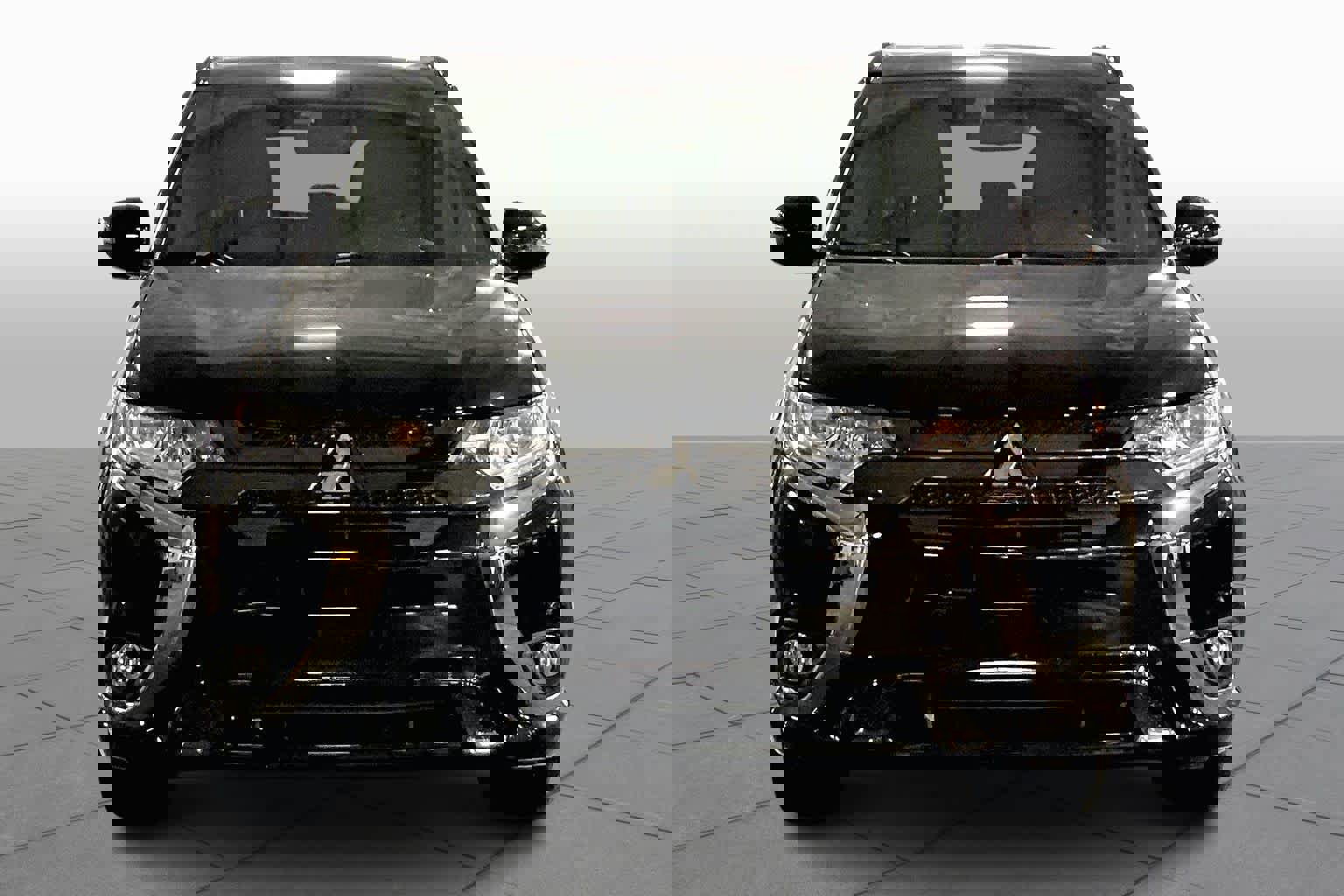 Used 2021 Mitsubishi Outlander LE image 3