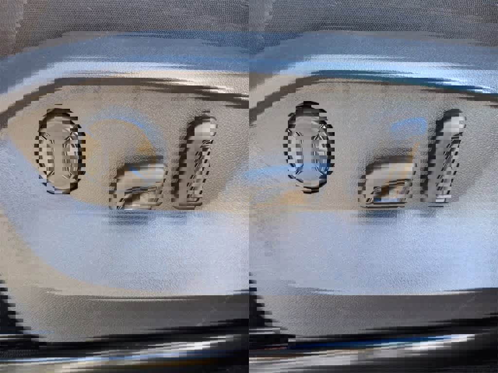 Used 2022 Volkswagen Tiguan SE image 18