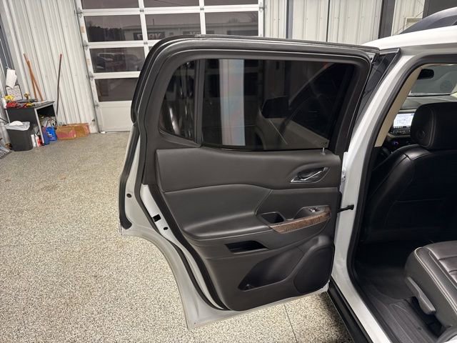 Used 2021 GMC Acadia Denali image 13