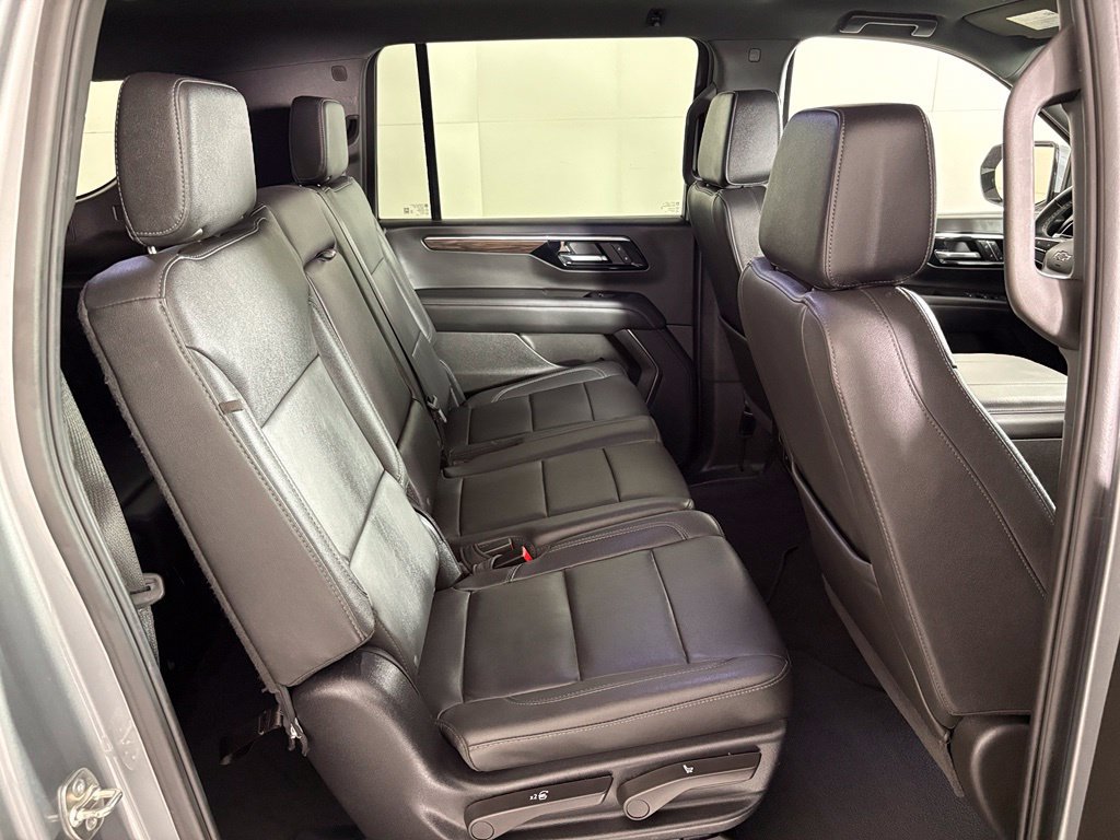 Used 2025 Chevrolet Suburban Z71 AWD/4WD image 46