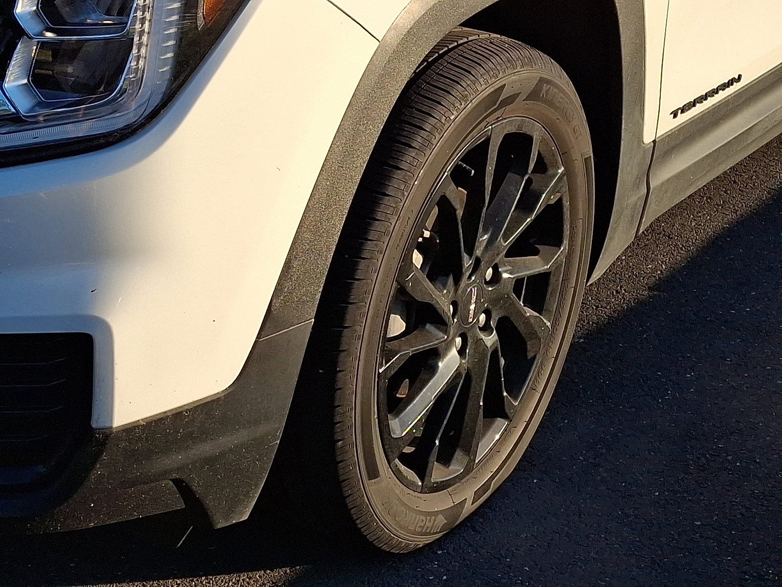 Certified 2023 GMC Terrain SLE w/ Driver Convenience Package AWD/4WD image 10