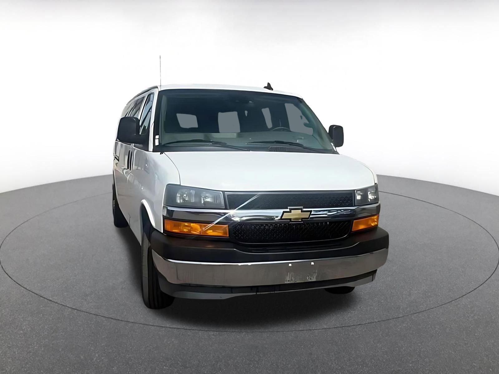 Used 2025 Chevrolet Express 3500 LT w/ LT Preferred Equipment Group image 3