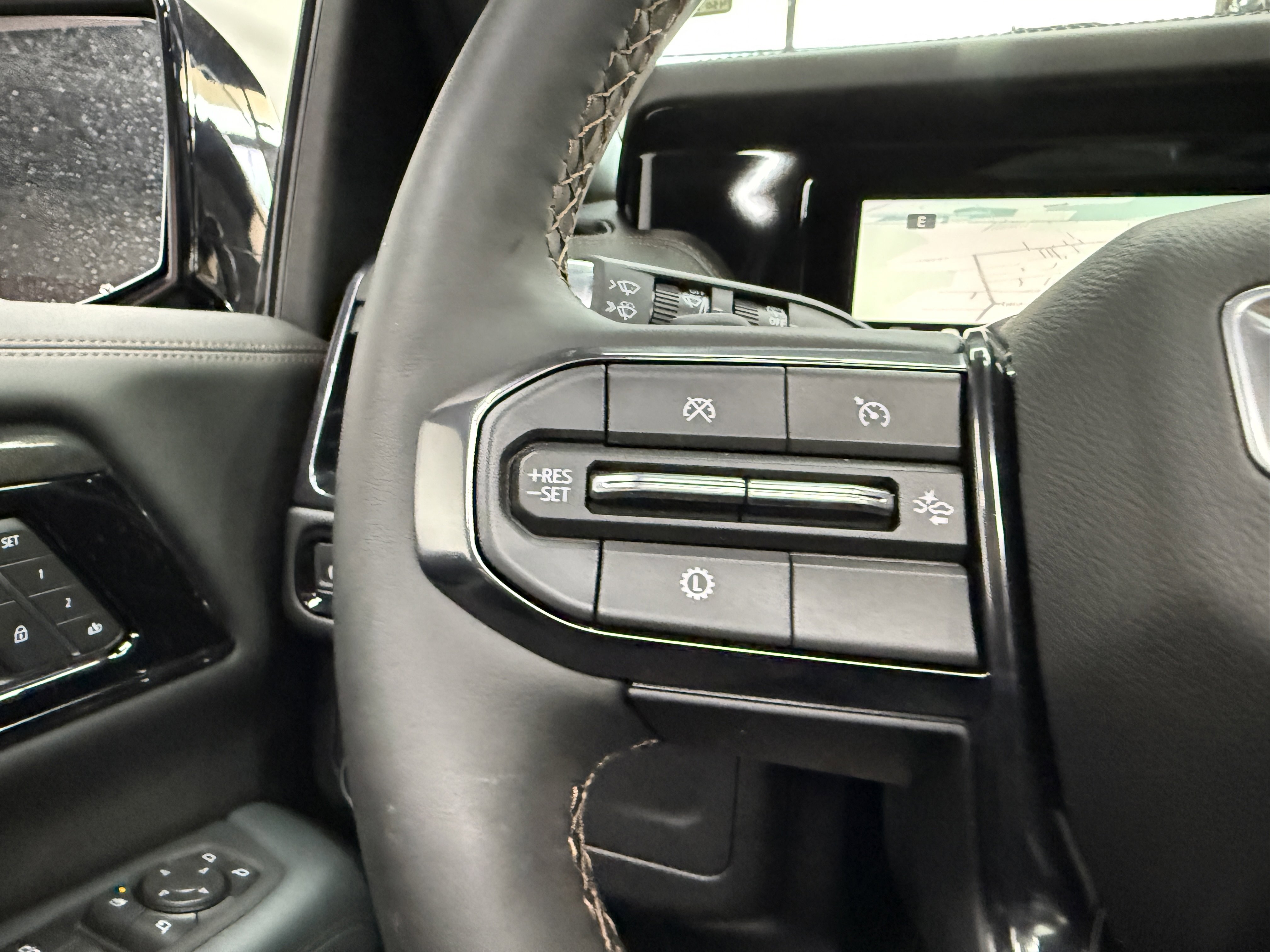 Used 2026 GMC Yukon AT4 image 10