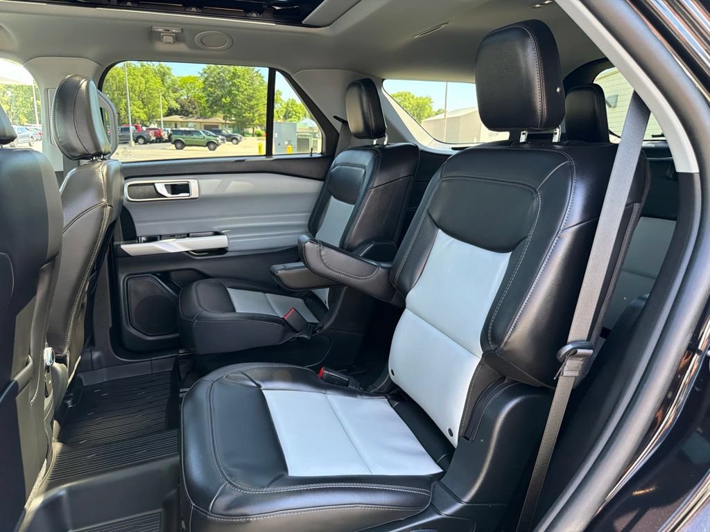 Used 2023 Ford Explorer XLT w/ Equipment Group 202A AWD/4WD image 14