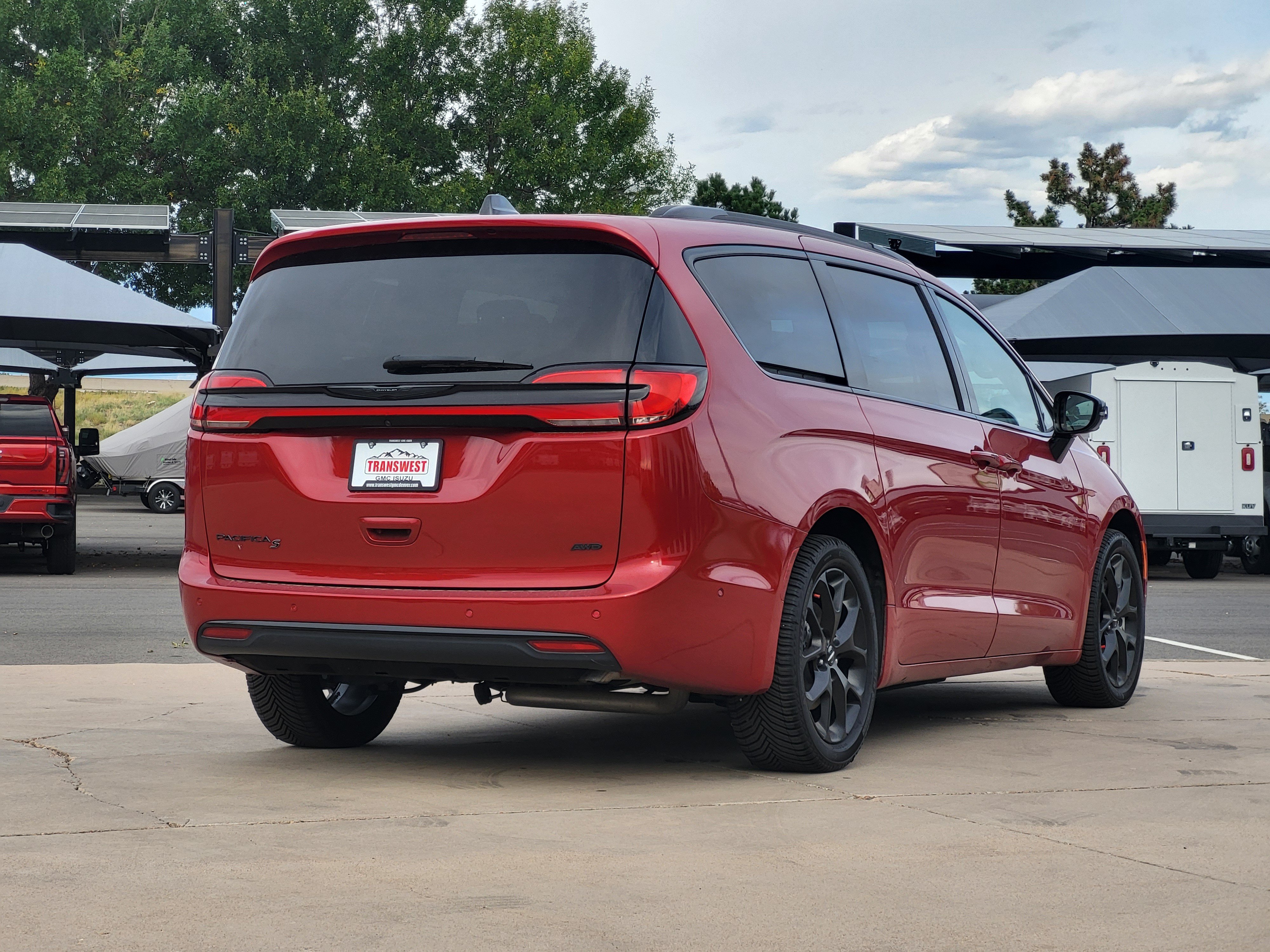 Used 2024 Chrysler Pacifica Touring-L w/ S Appearance Package AWD/4WD image 7