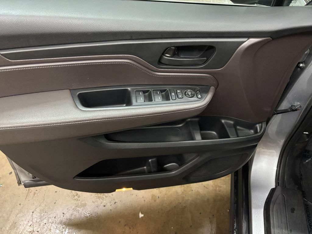 Used 2023 Honda Odyssey EX image 11