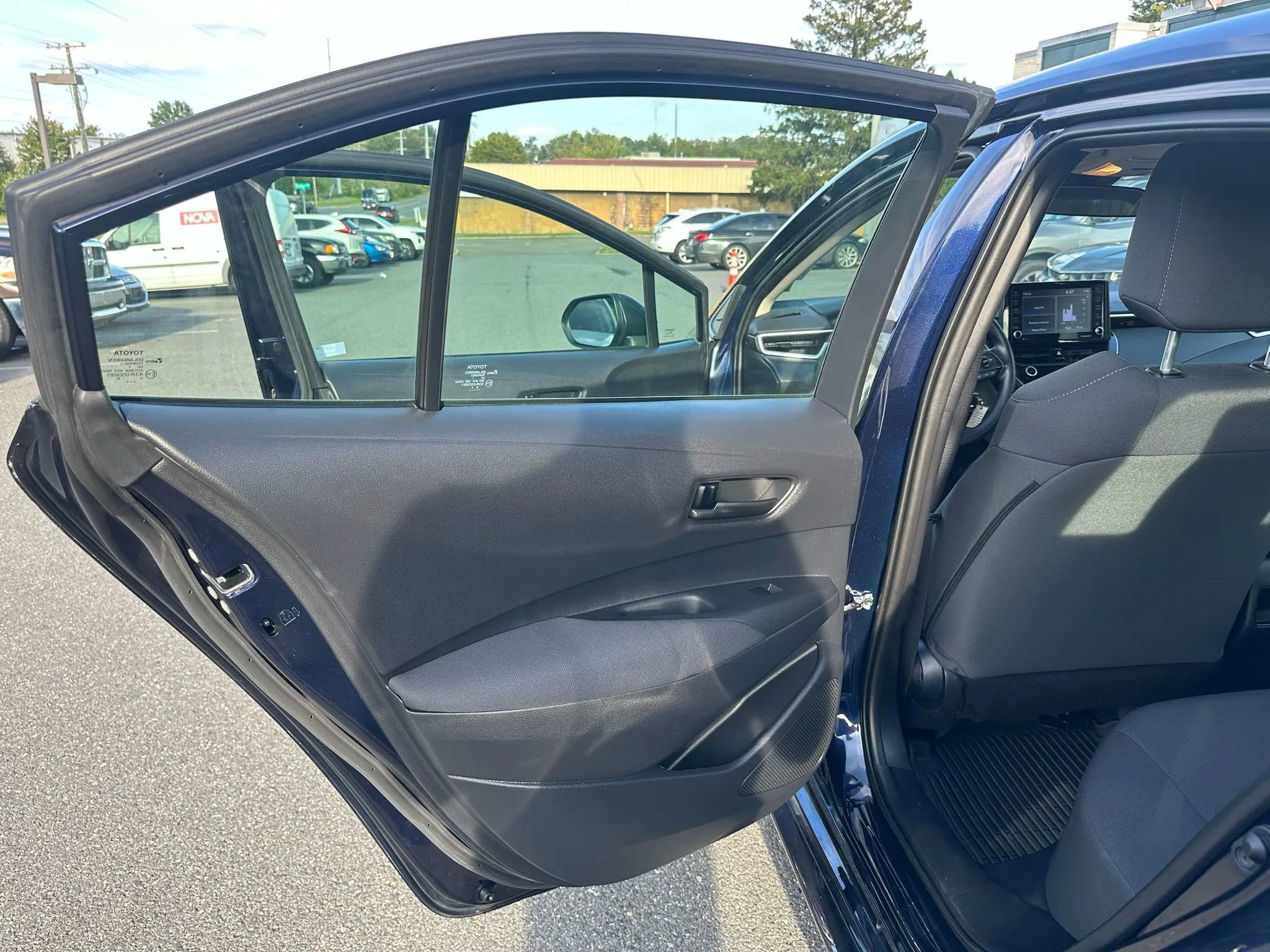 Used 2022 Toyota Corolla LE image 11