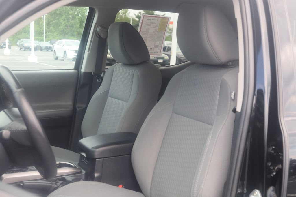 Certified 2021 Toyota Tacoma SR5 AWD/4WD image 28