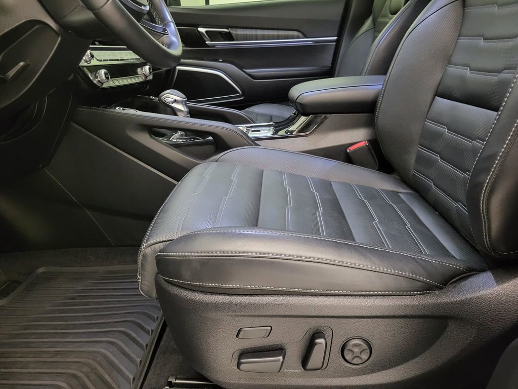 Used 2024 Kia Telluride SX Prestige w/ Towing Package image 5