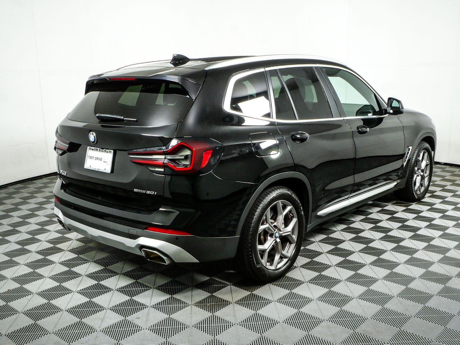 Used 2023 BMW X3 sDrive30i w/ Convenience Package RWD image 3