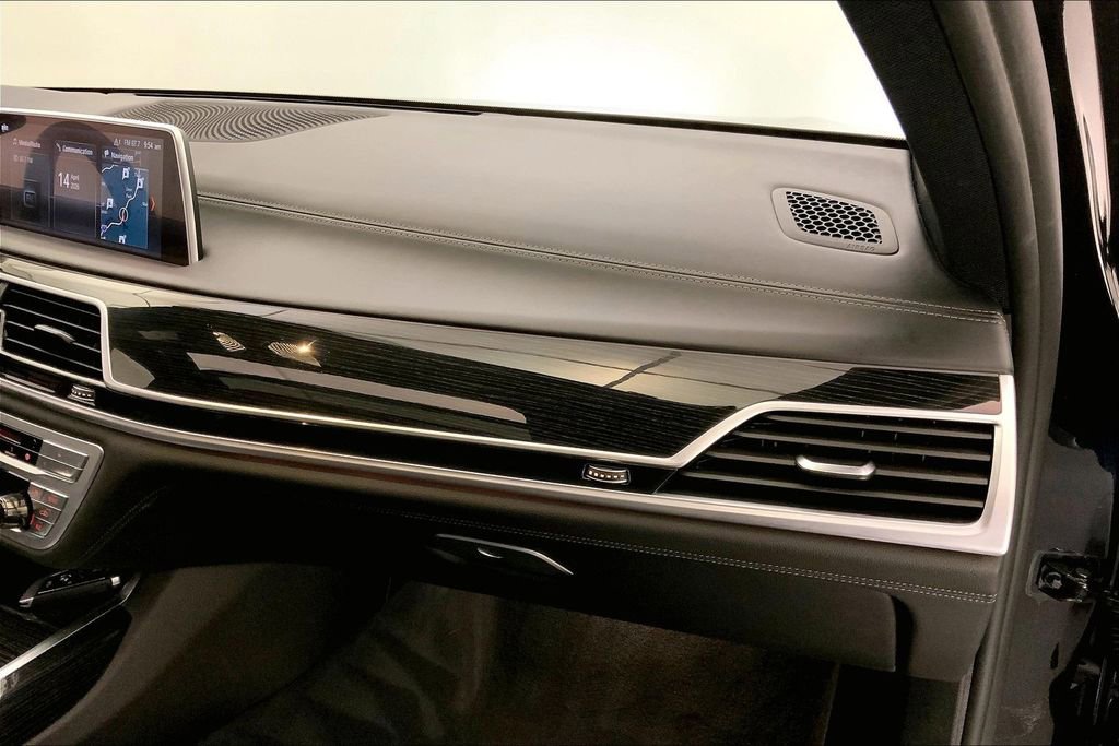 Used 2019 BMW 740i w/ Executive Package RWD image 23