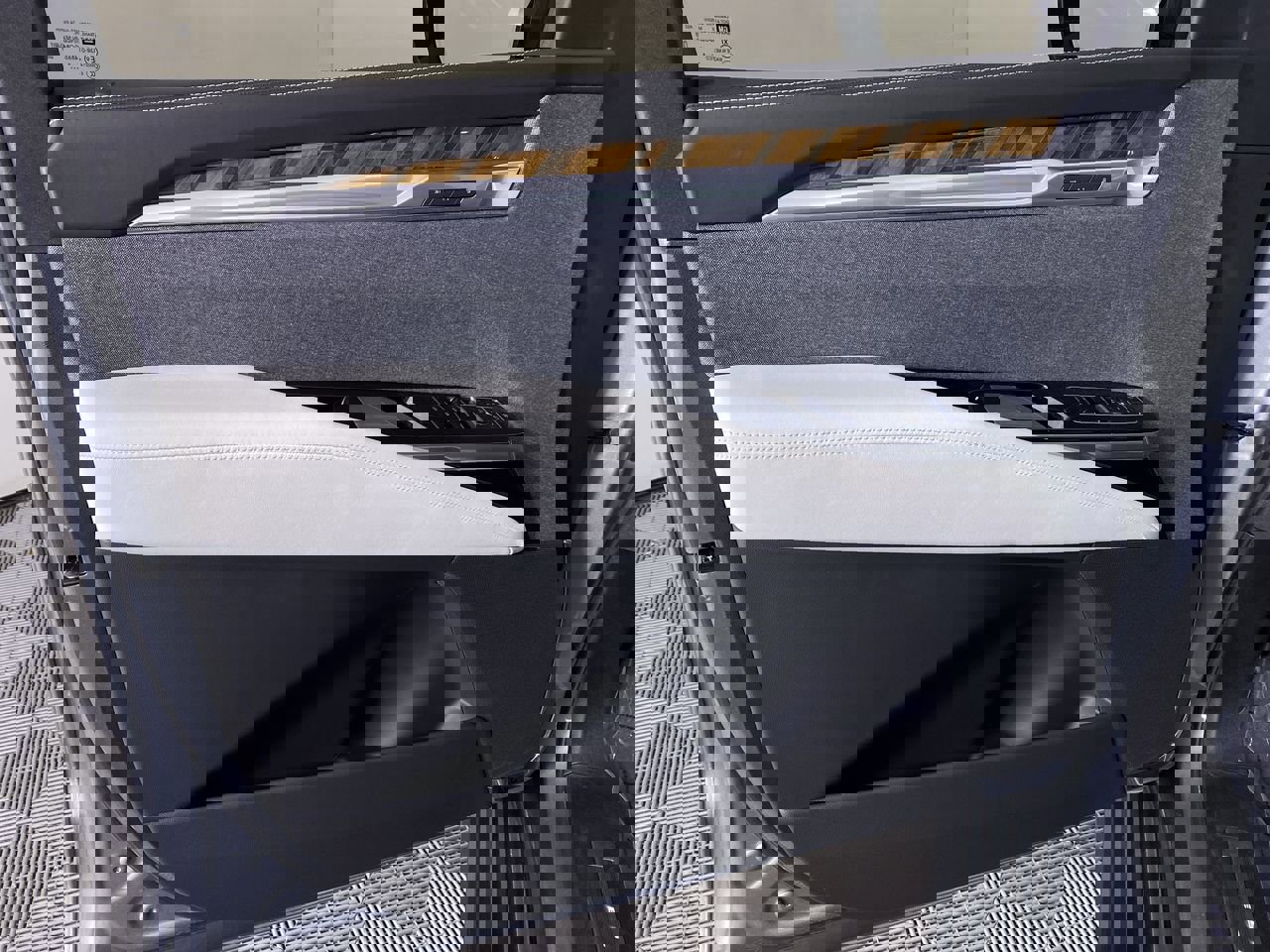 Certified 2025 Cadillac Escalade Sport Platinum w/ LPO, ONYX Package image 13