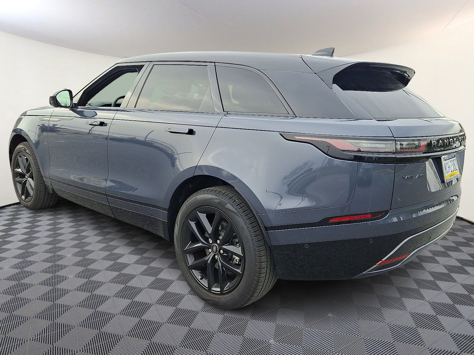 Used 2026 Land Rover Range Rover Velar Dynamic SE image 2