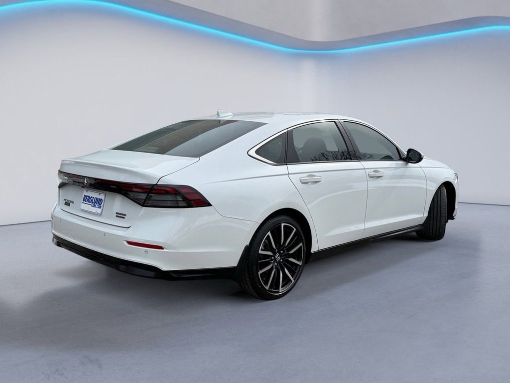 Used 2023 Honda Accord Touring image 4