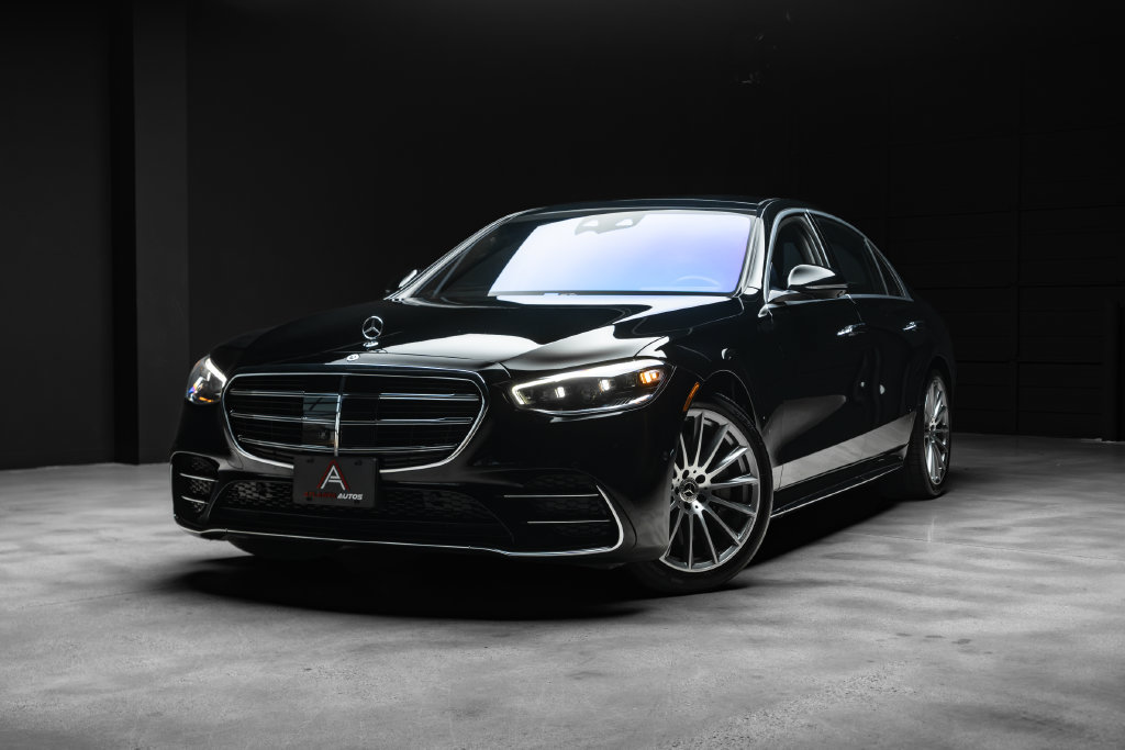 Used 2022 Mercedes-Benz S 500 4MATIC w/ AMG Line Package image 2
