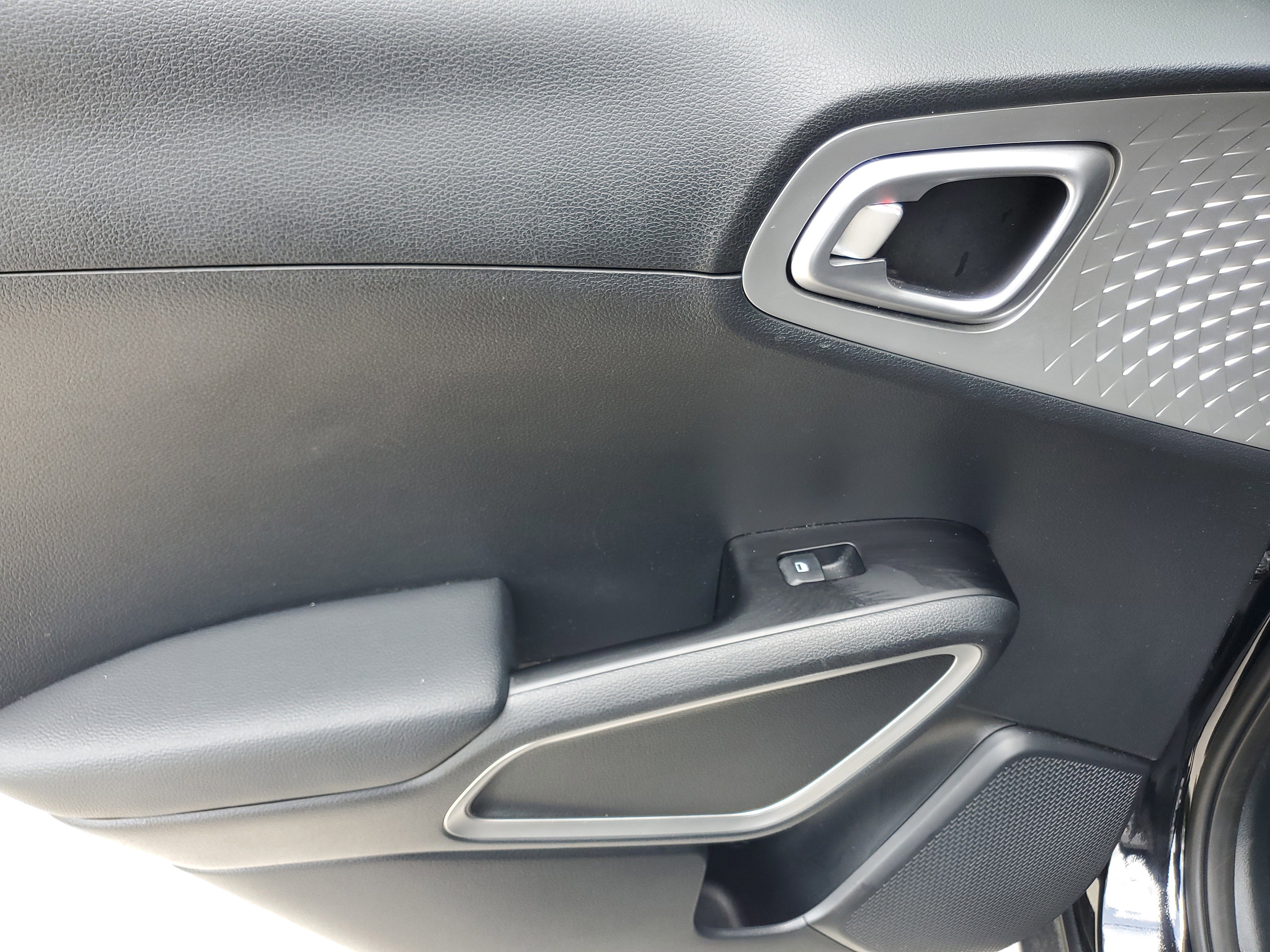 Used 2022 Kia Soul LX FWD image 12