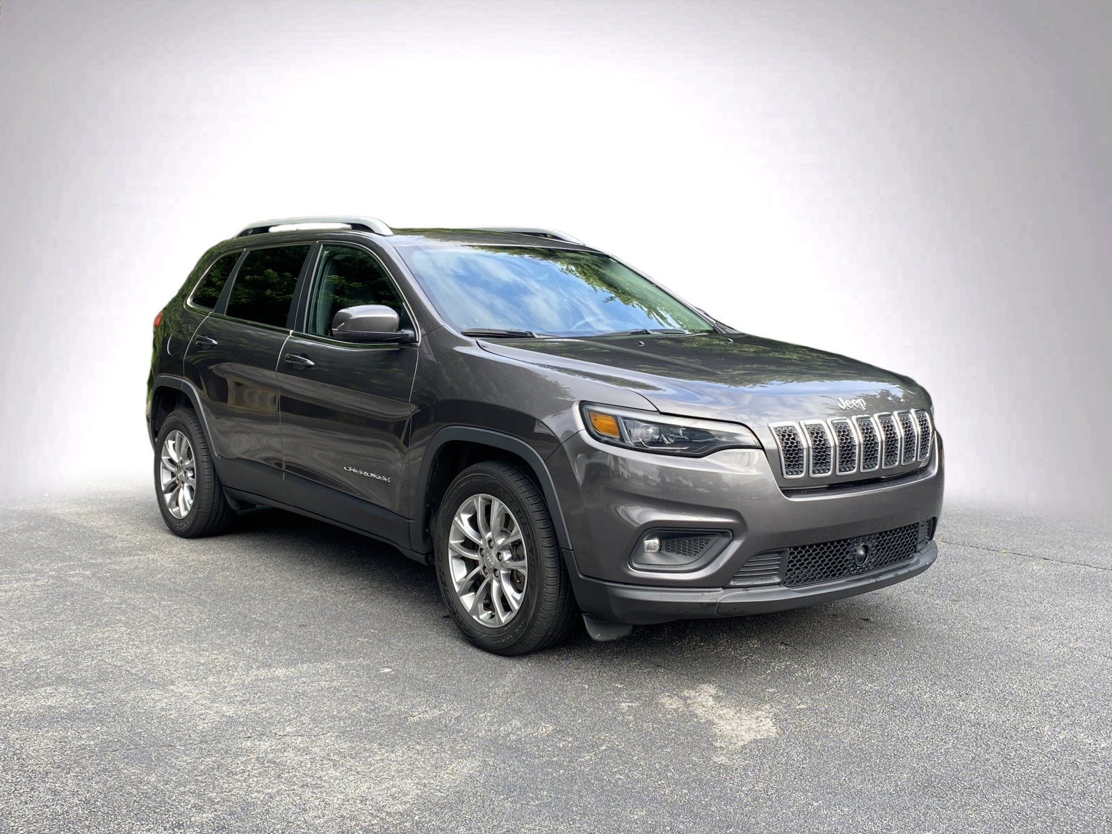 Used 2021 Jeep Cherokee Latitude Plus w/ Sun & Sound Group FWD image 2