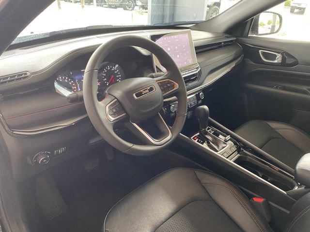 Used 2025 Jeep Compass Trailhawk image 14