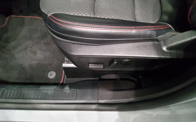 Used 2023 Ford Escape ST-Line w/ Tech Pack #1 FWD image 33